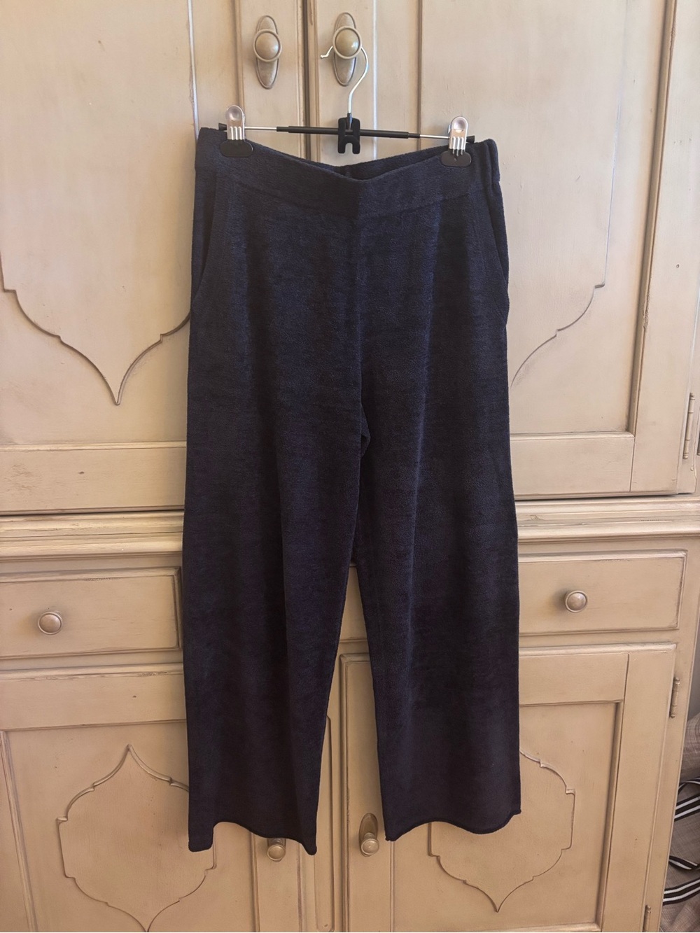 Barefoot Dreams Cozychic Ultralite Rolled Edge Ankle Pants in Black, Small